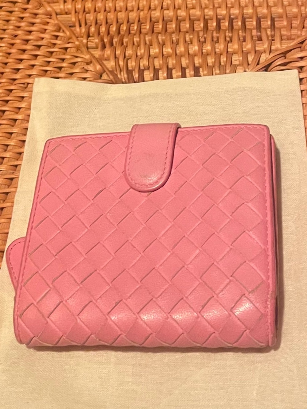 Bottega Veneta Pink Intrecciato Leather Compact Bifold Wallet - Heavy Wear